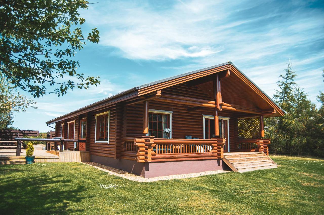 Tomatin - Luxury Two Bedroom Log Cabin With Hot Tub Berwick Upon Tweed Exterior foto